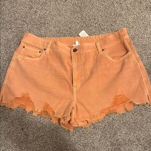 Women's Distressed peach Shorts